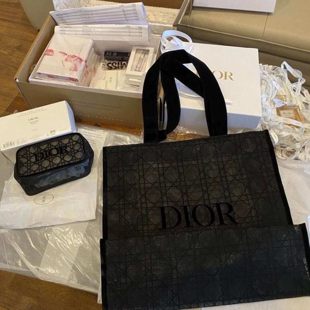 Dior Mesh Tote & Pouch Set - Picture 3 of 8